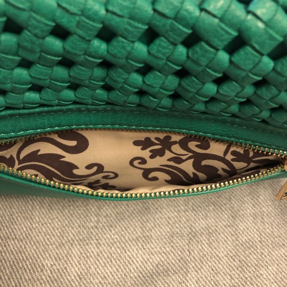 Urban Expressions Green Vegan Woven Clutch - Picture 4 of 9